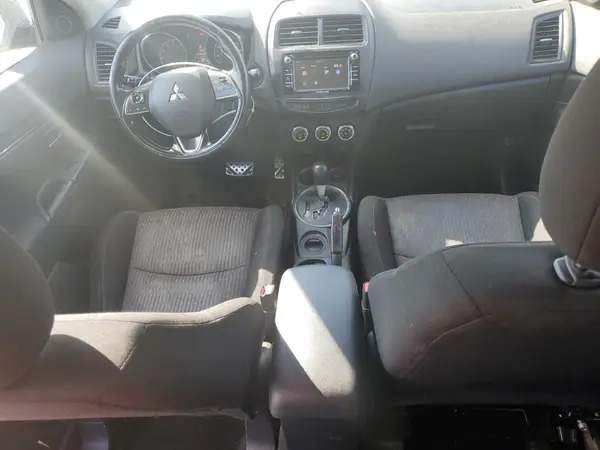JA4AP3AU8HZ067773 2017 MITSUBISHI OUTLANDER - Image 8