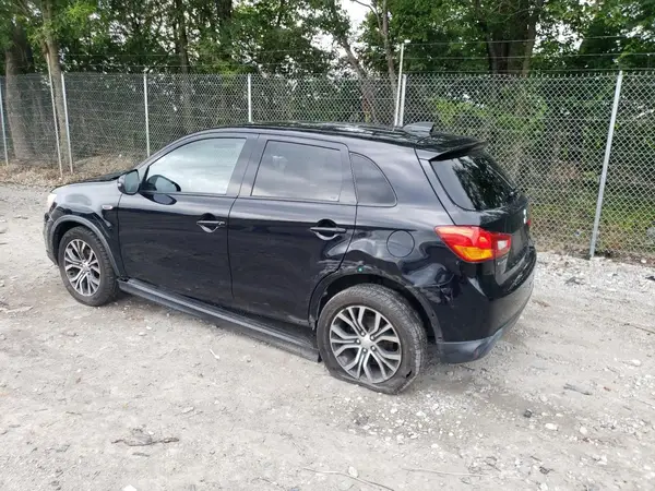 JA4AP3AU8HZ068521 2017 MITSUBISHI OUTLANDER - Image 2