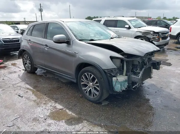 JA4AP3AU8JU001775 2018 MITSUBISHI OUTLANDER - Image 1