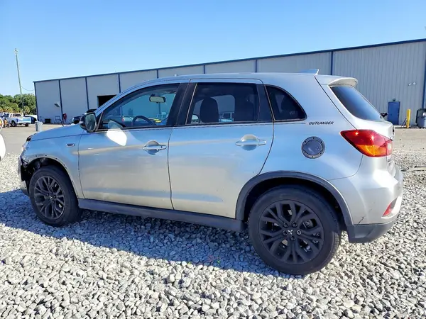 JA4AP3AU8JU005633 2018 MITSUBISHI OUTLANDER - Image 2