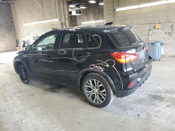 JA4AP3AU8JU005762 2018 MITSUBISHI OUTLANDER - Image 2