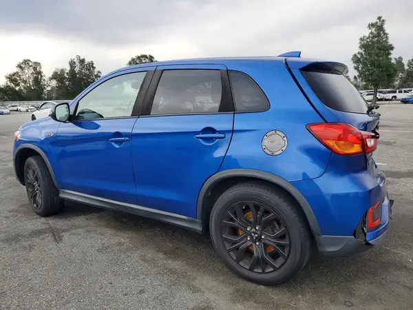 JA4AP3AU8JU005924 2018 MITSUBISHI OUTLANDER - Image 2