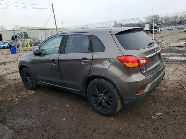 JA4AP3AU8JU008936 2018 MITSUBISHI OUTLANDER - Image 2