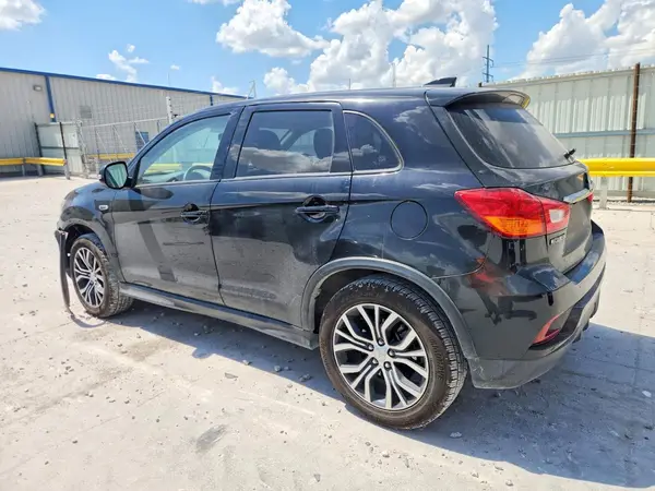 JA4AP3AU8JU009651 2018 MITSUBISHI OUTLANDER - Image 2
