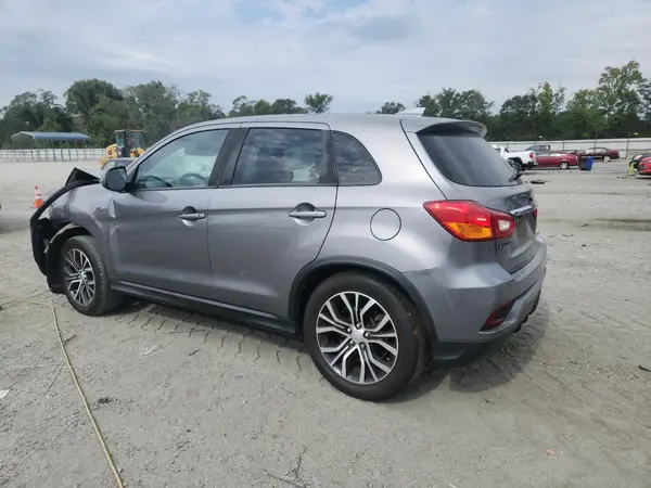 JA4AP3AU8JU011321 2018 MITSUBISHI OUTLANDER - Image 2