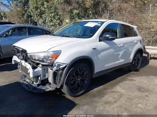 JA4AP3AU8JU014347 2018 MITSUBISHI OUTLANDER - Image 2