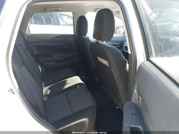 JA4AP3AU8JU014347 2018 MITSUBISHI OUTLANDER - Image 8