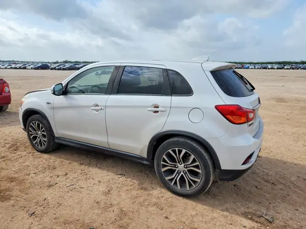 JA4AP3AU8JU018480 2018 MITSUBISHI OUTLANDER - Image 2