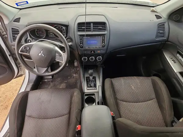 JA4AP3AU8JU018480 2018 MITSUBISHI OUTLANDER - Image 8