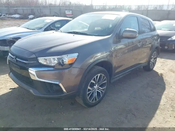 JA4AP3AU8JU022979 2018 MITSUBISHI OUTLANDER - Image 2