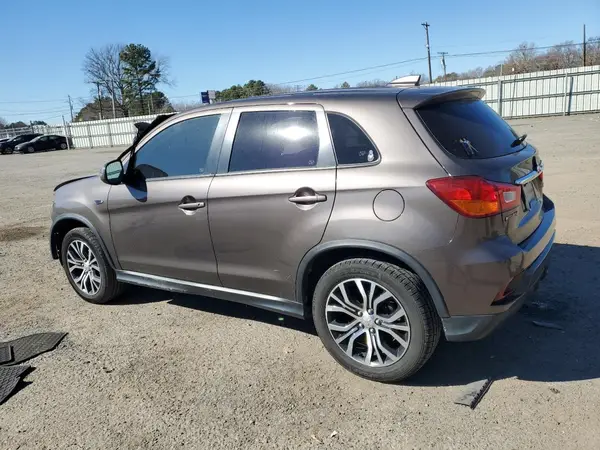 JA4AP3AU8JU024585 2018 MITSUBISHI OUTLANDER - Image 2
