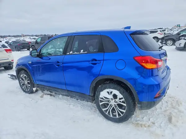 JA4AP3AU8JU024733 2018 MITSUBISHI OUTLANDER - Image 2
