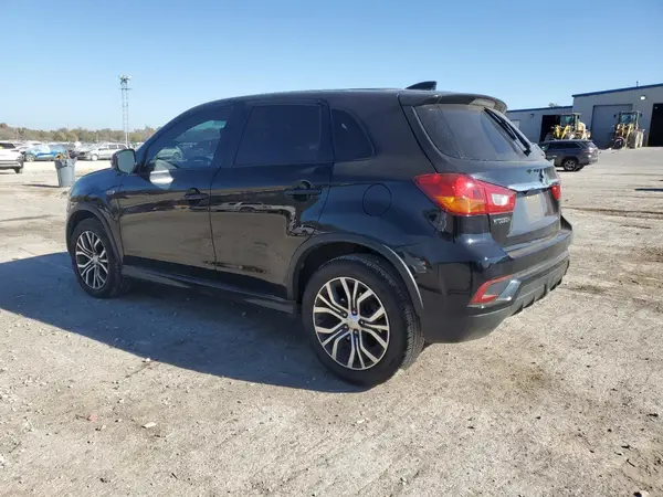 JA4AP3AU8JU025316 2018 MITSUBISHI OUTLANDER - Image 2