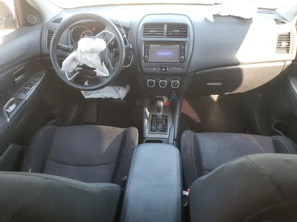 JA4AP3AU8JU025316 2018 MITSUBISHI OUTLANDER - Image 8
