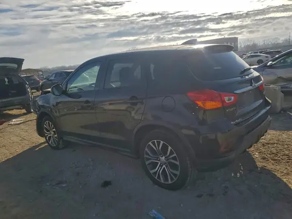 JA4AP3AU8JZ002847 2018 MITSUBISHI OUTLANDER - Image 2