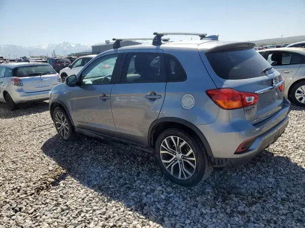 JA4AP3AU8JZ005702 2018 MITSUBISHI OUTLANDER - Image 2