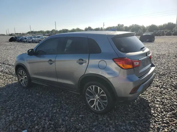 JA4AP3AU8JZ006736 2018 MITSUBISHI OUTLANDER - Image 2