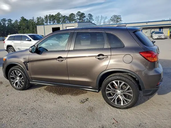 JA4AP3AU8JZ010012 2018 MITSUBISHI OUTLANDER - Image 2
