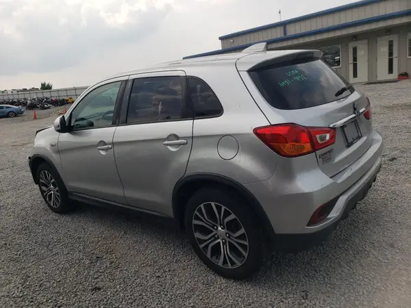 JA4AP3AU8JZ014397 2018 MITSUBISHI OUTLANDER - Image 2