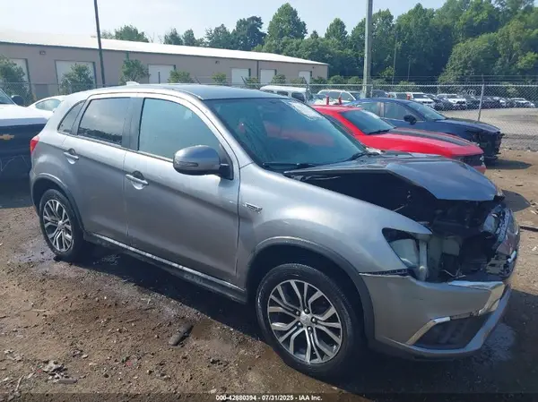 JA4AP3AU8JZ014965 2018 MITSUBISHI OUTLANDER - Image 1