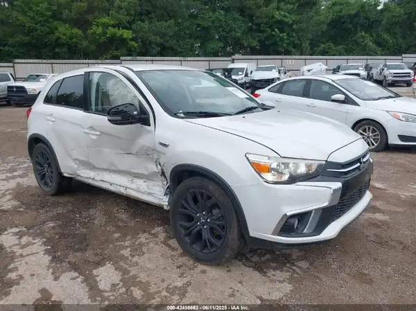 JA4AP3AU8JZ024184 2018 MITSUBISHI OUTLANDER - Image 1