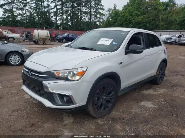 JA4AP3AU8JZ024184 2018 MITSUBISHI OUTLANDER - Image 2