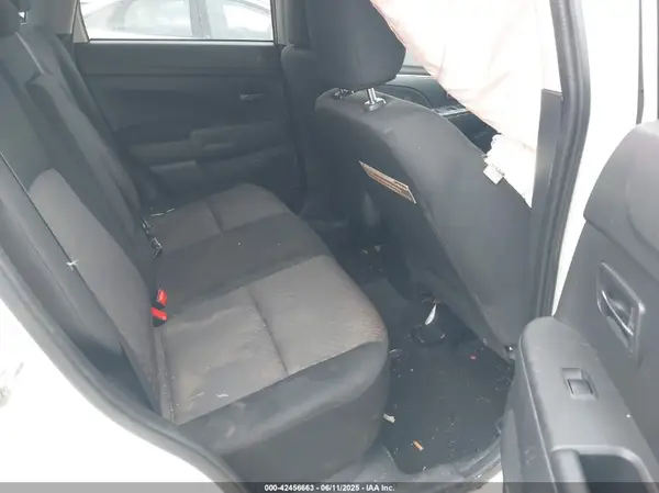 JA4AP3AU8JZ024184 2018 MITSUBISHI OUTLANDER - Image 8