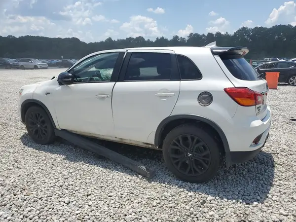 JA4AP3AU8JZ024377 2018 MITSUBISHI OUTLANDER - Image 2