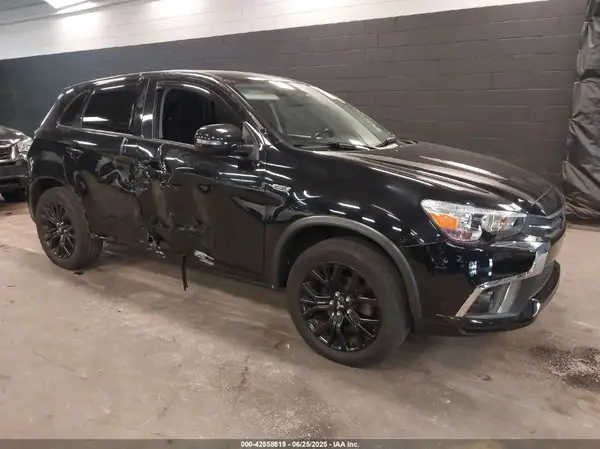 JA4AP3AU8JZ024640 2018 MITSUBISHI OUTLANDER - Image 1