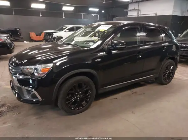 JA4AP3AU8JZ024640 2018 MITSUBISHI OUTLANDER - Image 2