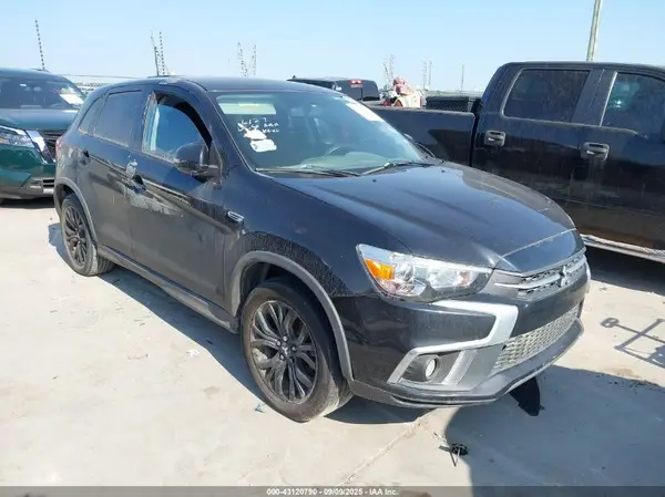 JA4AP3AU8JZ030759 2018 MITSUBISHI OUTLANDER - Image 1