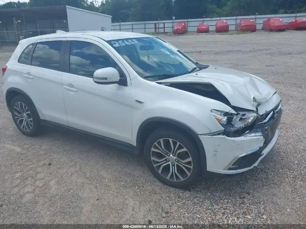 JA4AP3AU8JZ032351 2018 MITSUBISHI OUTLANDER - Image 1