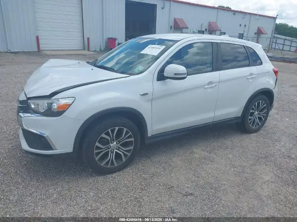 JA4AP3AU8JZ032351 2018 MITSUBISHI OUTLANDER - Image 2