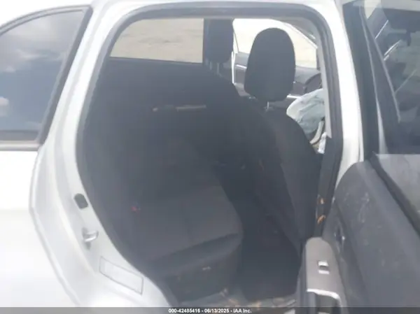 JA4AP3AU8JZ032351 2018 MITSUBISHI OUTLANDER - Image 8