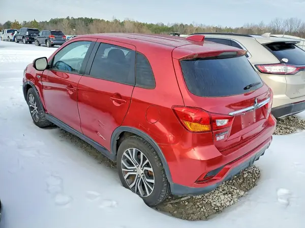 JA4AP3AU8JZ033337 2018 MITSUBISHI OUTLANDER - Image 2