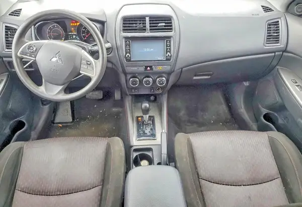 JA4AP3AU8JZ033337 2018 MITSUBISHI OUTLANDER - Image 8