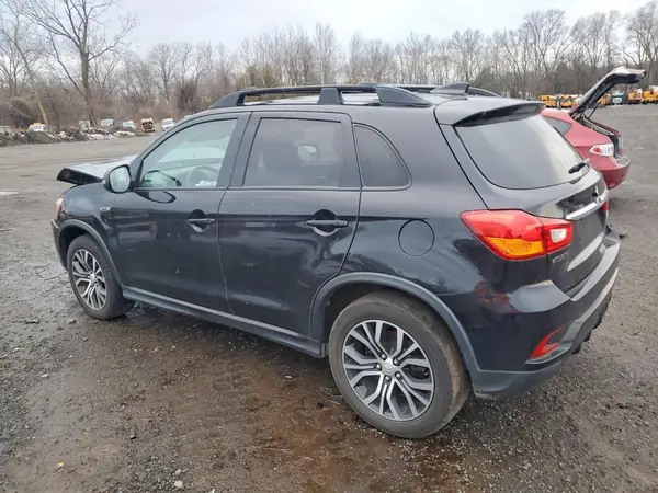 JA4AP3AU8JZ036349 2018 MITSUBISHI OUTLANDER - Image 2