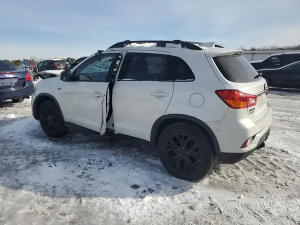 JA4AP3AU8KU000269 2019 MITSUBISHI OUTLANDER - Image 2