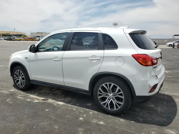 JA4AP3AU8KU005861 2019 MITSUBISHI OUTLANDER - Image 2