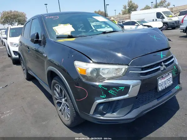 JA4AP3AU8KU017864 2019 MITSUBISHI OUTLANDER - Image 1