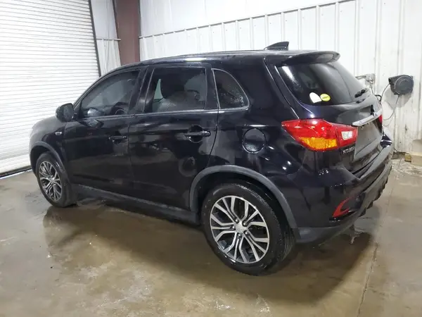 JA4AP3AU8KU025897 2019 MITSUBISHI OUTLANDER - Image 2