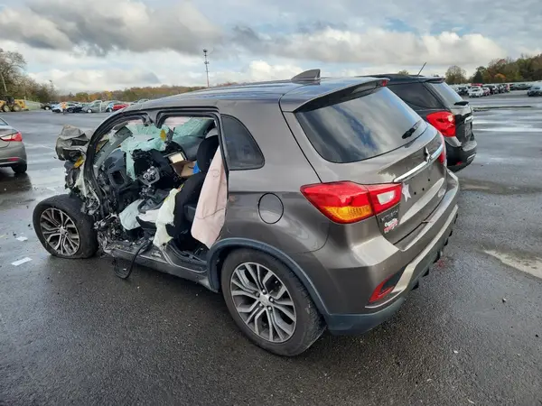 JA4AP3AU8KU033630 2019 MITSUBISHI OUTLANDER - Image 2