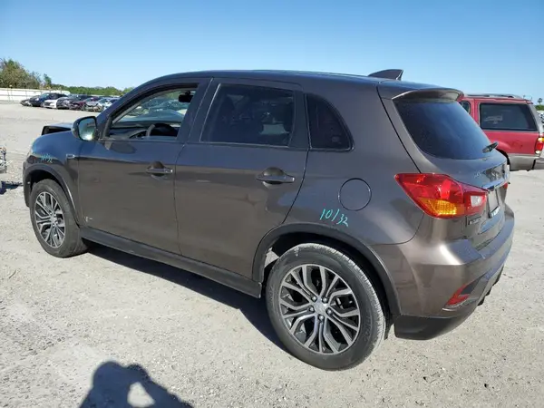 JA4AP3AU8KU034759 2019 MITSUBISHI OUTLANDER - Image 2