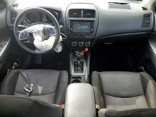JA4AP3AU8KU036138 2019 MITSUBISHI OUTLANDER - Image 8