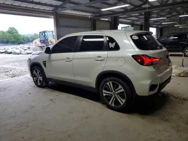 JA4AP3AU8LU004856 2020 MITSUBISHI OUTLANDER - Image 2