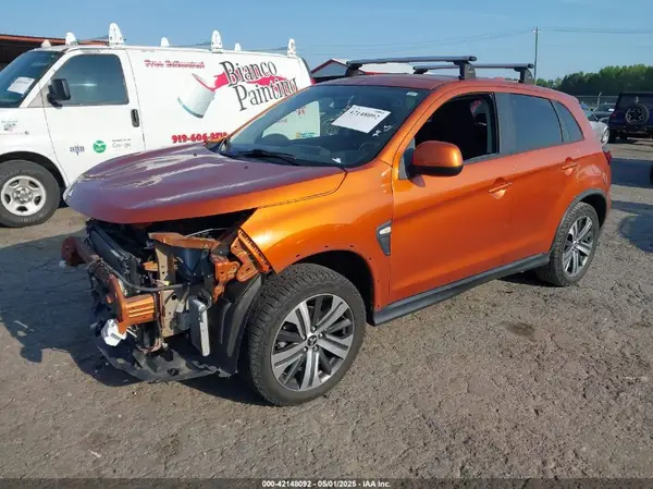 JA4AP3AU8LU005134 2020 MITSUBISHI OUTLANDER - Image 2
