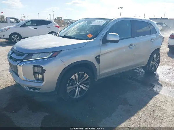 JA4AP3AU8LU017896 2020 MITSUBISHI OUTLANDER - Image 2