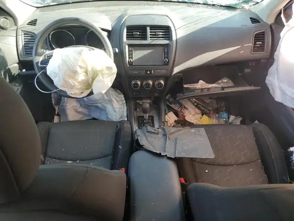 JA4AP3AU8LU027571 2020 MITSUBISHI OUTLANDER - Image 8