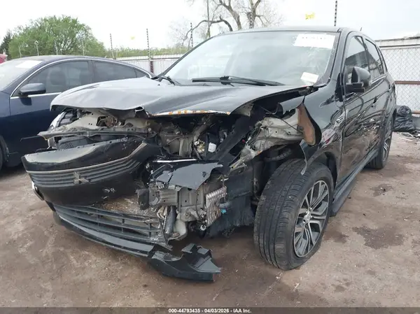 JA4AP3AU9HZ003175 2017 MITSUBISHI OUTLANDER - Image 2
