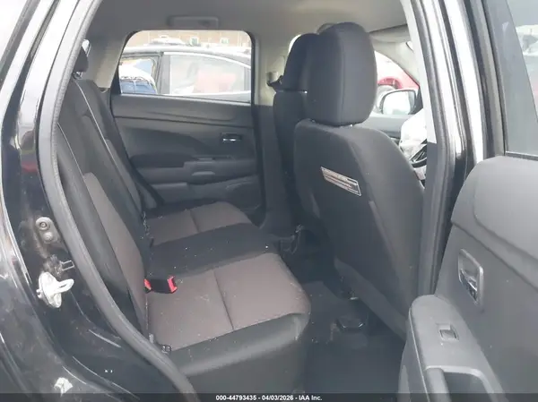 JA4AP3AU9HZ003175 2017 MITSUBISHI OUTLANDER - Image 8